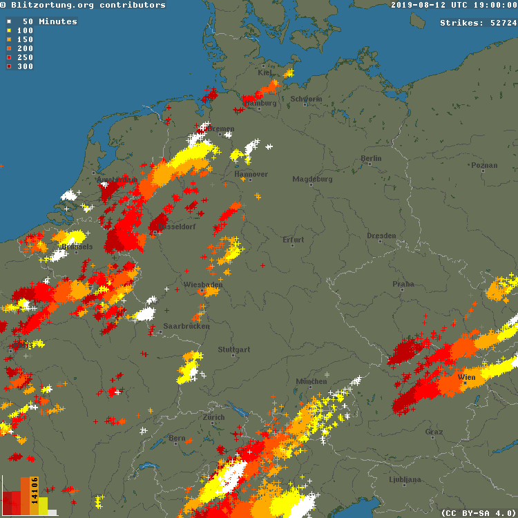 Blitzkarte vom 12. August von 14.00 UTC bis 19.00 UTC über Mitteleuropa. Quelle: Blitzortung.org