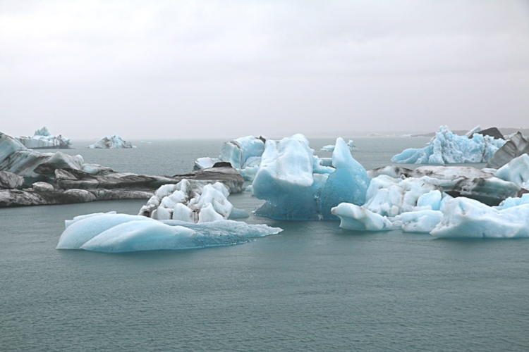 Durch die hohen Temperaturen kommt es zu vermehrtem Abschmelzen der grönländischen Eismassen